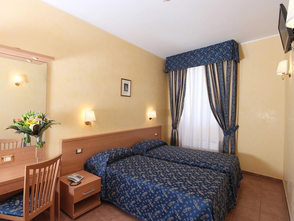 Casa Di Santa Francesca Romana A Ponte Rotto Szoba fotó