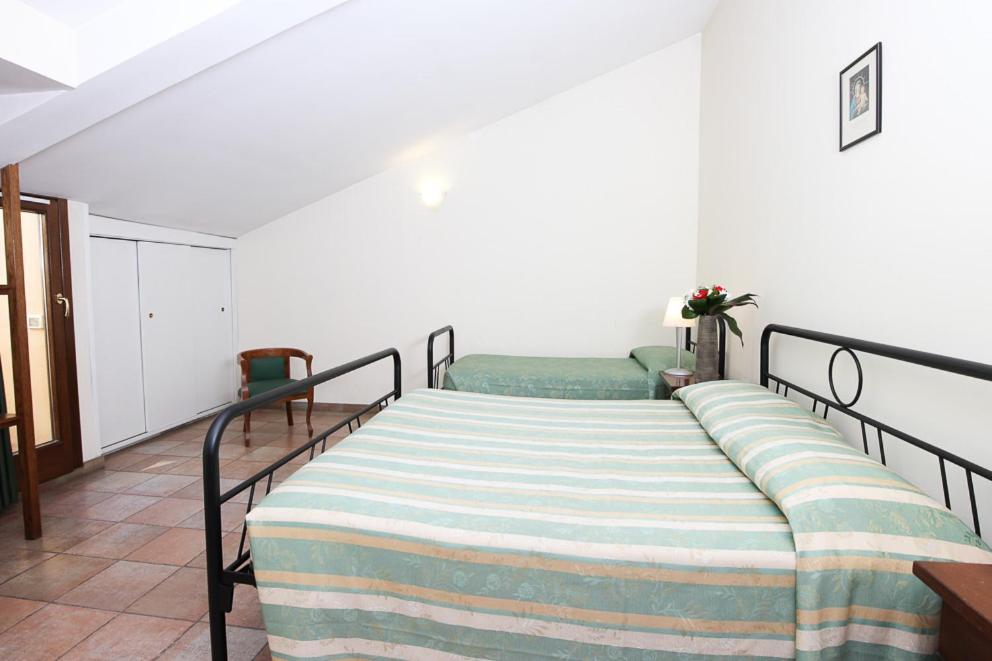 Casa Di Santa Francesca Romana A Ponte Rotto Kültér fotó